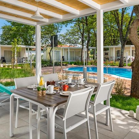 Camping Ulika Mobile Homes - Naturist Červar-Porat المظهر الخارجي الصورة