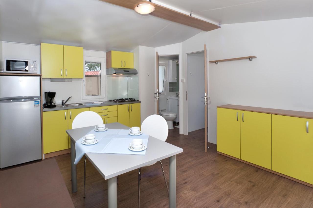 Camping Ulika Mobile Homes - Naturist Červar-Porat المظهر الخارجي الصورة